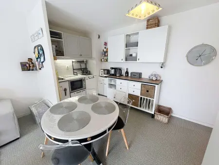 Appart 1 chambre avec balcon vue mer à Jullouville : photo 2