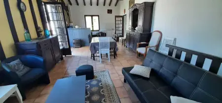 Chalet familial avec piscine partagée et jardin clôturé à Laurède : photo 3