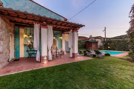 Location villa à Chiatri, Ferme en Toscane avec piscine et vue
