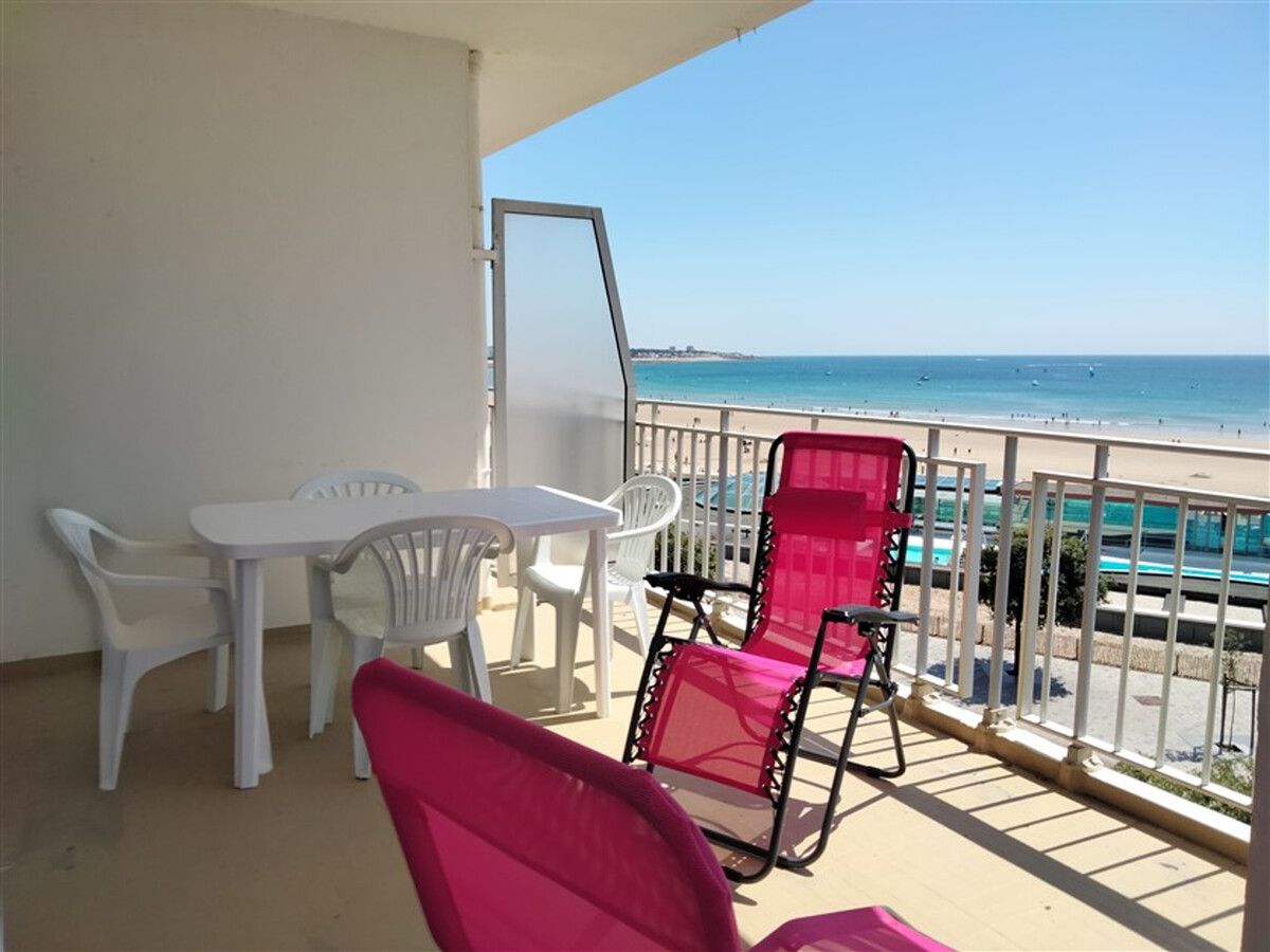 T2 face mer aux Sables-d'Olonne, terrasse avec vue - Photo 1