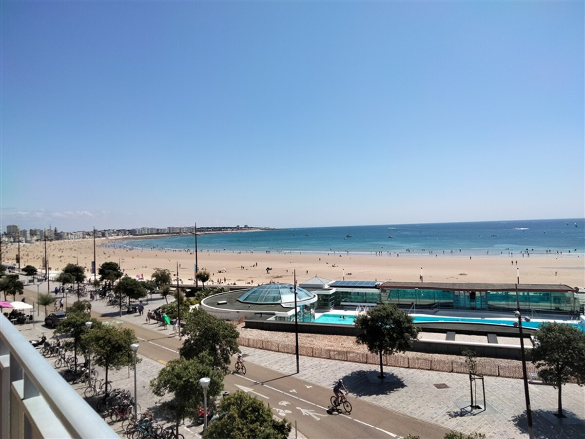 T2 face mer aux Sables-d'Olonne, terrasse avec vue - Photo 16