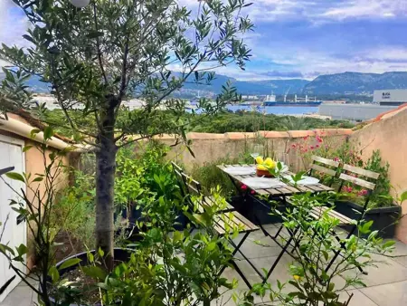 Appartement vue mer avec terrasse de 15 m² à La Seyne-sur-Mer : photo 2