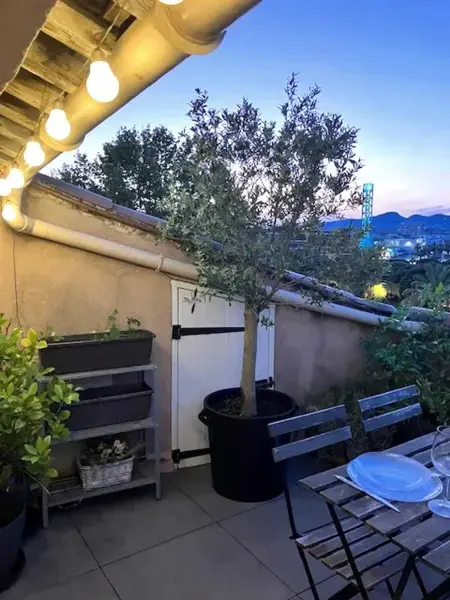 Appartement vue mer avec terrasse de 15 m² à La Seyne-sur-Mer : photo 3