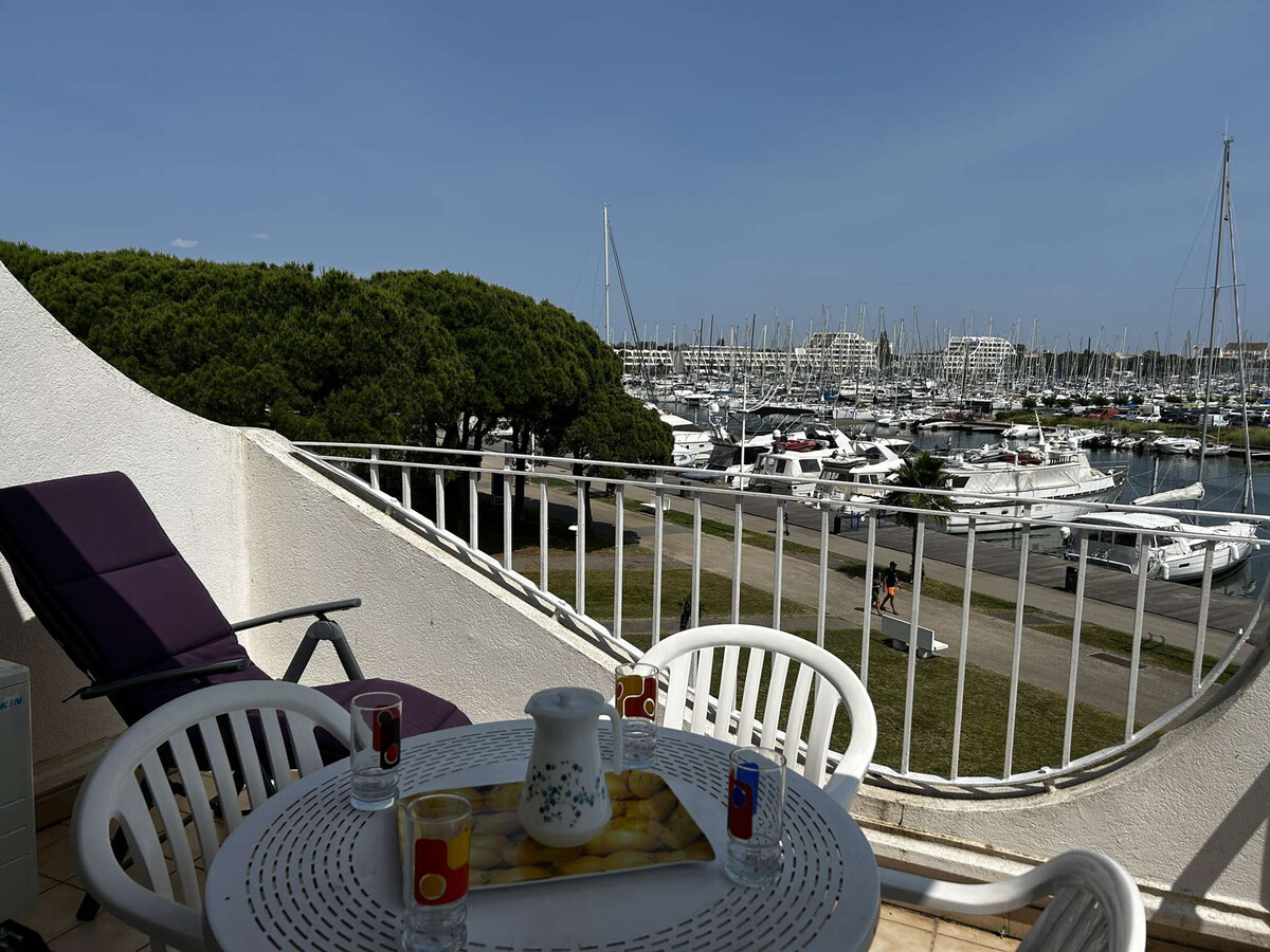 Studio Port Camargue, terrasse et vue sur les bateaux - Photo 1