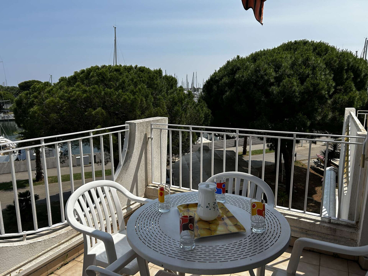 Studio Port Camargue, terrasse et vue sur les bateaux - Photo 2
