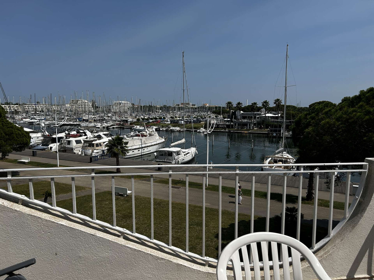 Studio Port Camargue, terrasse et vue sur les bateaux - Photo 3