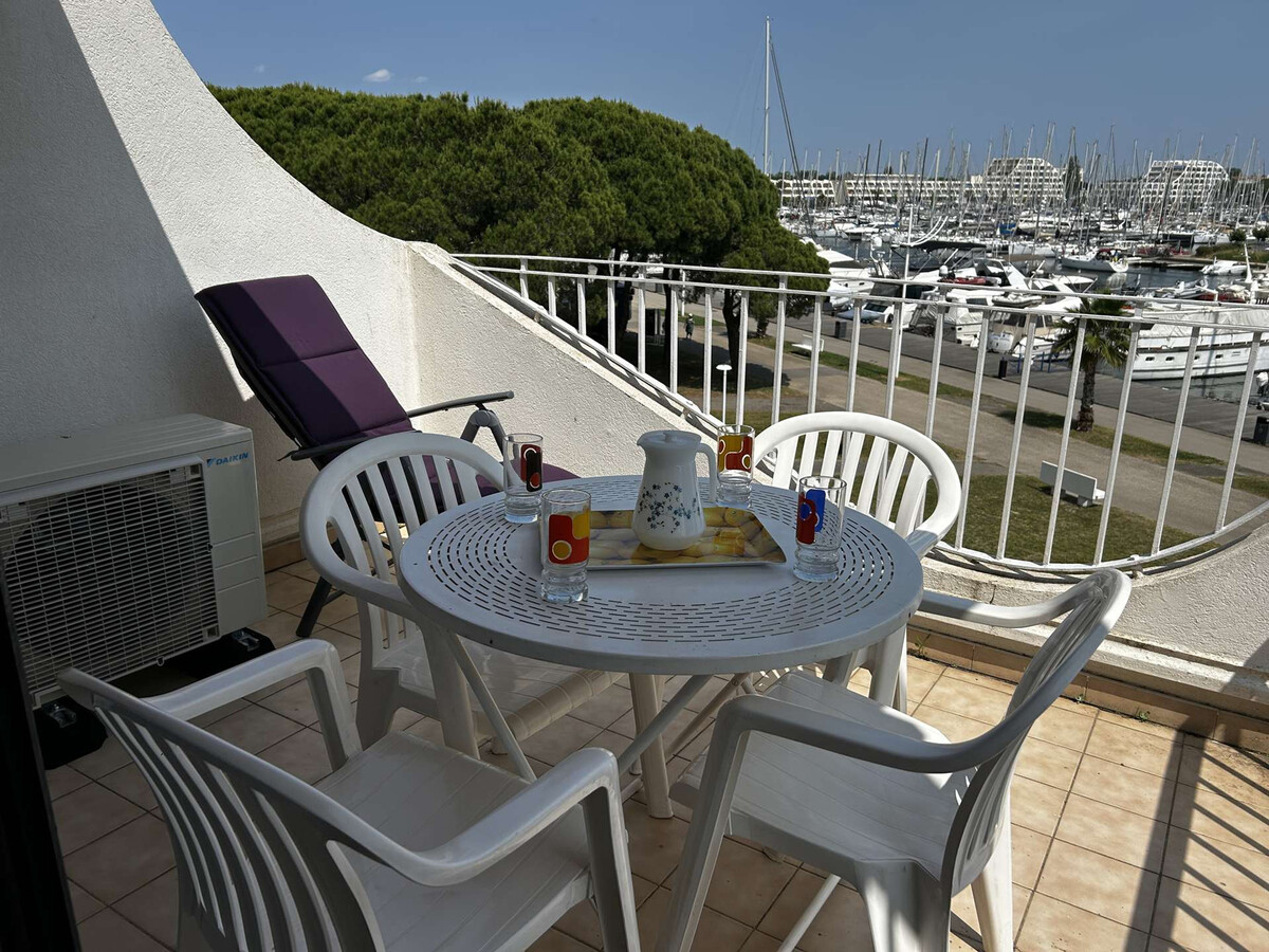 Studio Port Camargue, terrasse et vue sur les bateaux - Photo 4