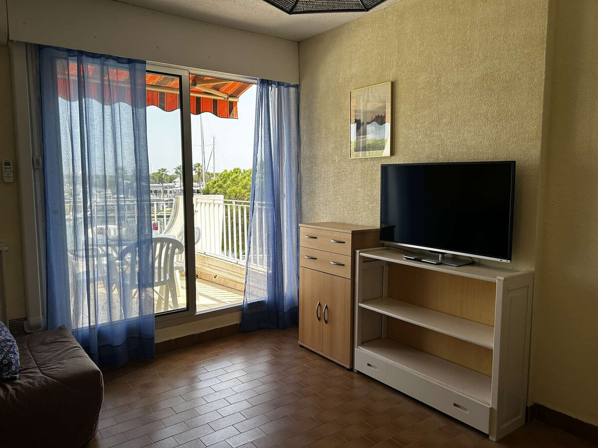Studio Port Camargue, terrasse et vue sur les bateaux - Photo 6