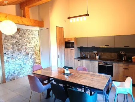Location appartement à Saint Jean d'Aulps, Appartement spacieux avec ménage inclus à Saint-Jean-dAulps