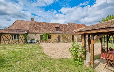 Charmante Maison avec piscine, Maison Lacropte 6 personnes
