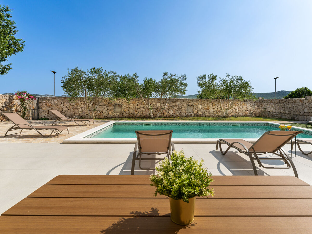 Vujuša, maison 4 chambres avec piscine privée - Photo 15