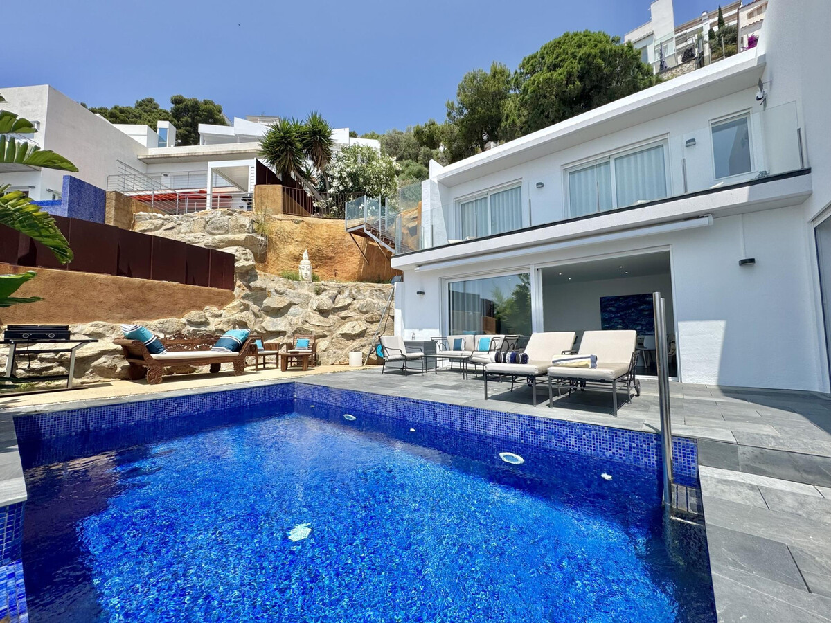 Villa Sol à Roses : 3 chambres, piscine privée et vue mer - Photo 2