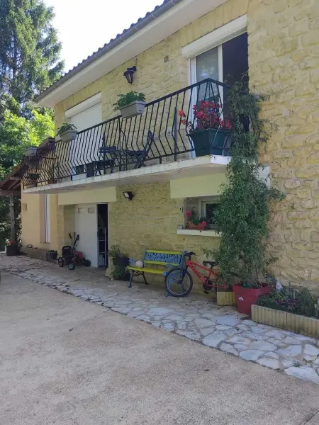 Appartement 2 chambres avec jardin clos à Saint-Geniès : photo 2