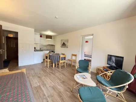 Appartement 4 pers. Praz-sur-Arly, balcon vue montagne : photo 2