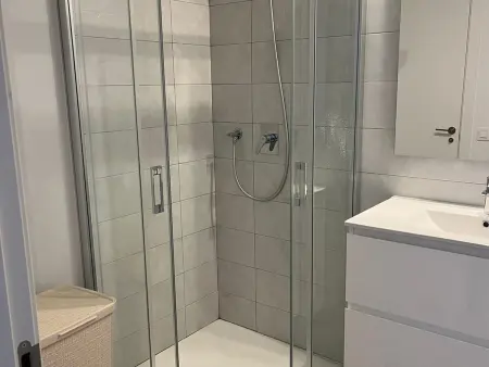 Appartement moderne et intime avec jardin à 500m de la plage : photo 11