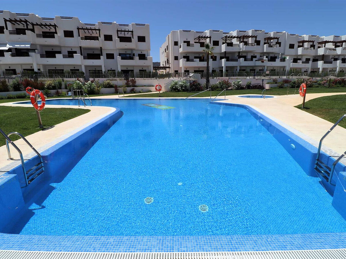 Appartement charmant avec piscine partagée à 500m de la plage - Photo 1