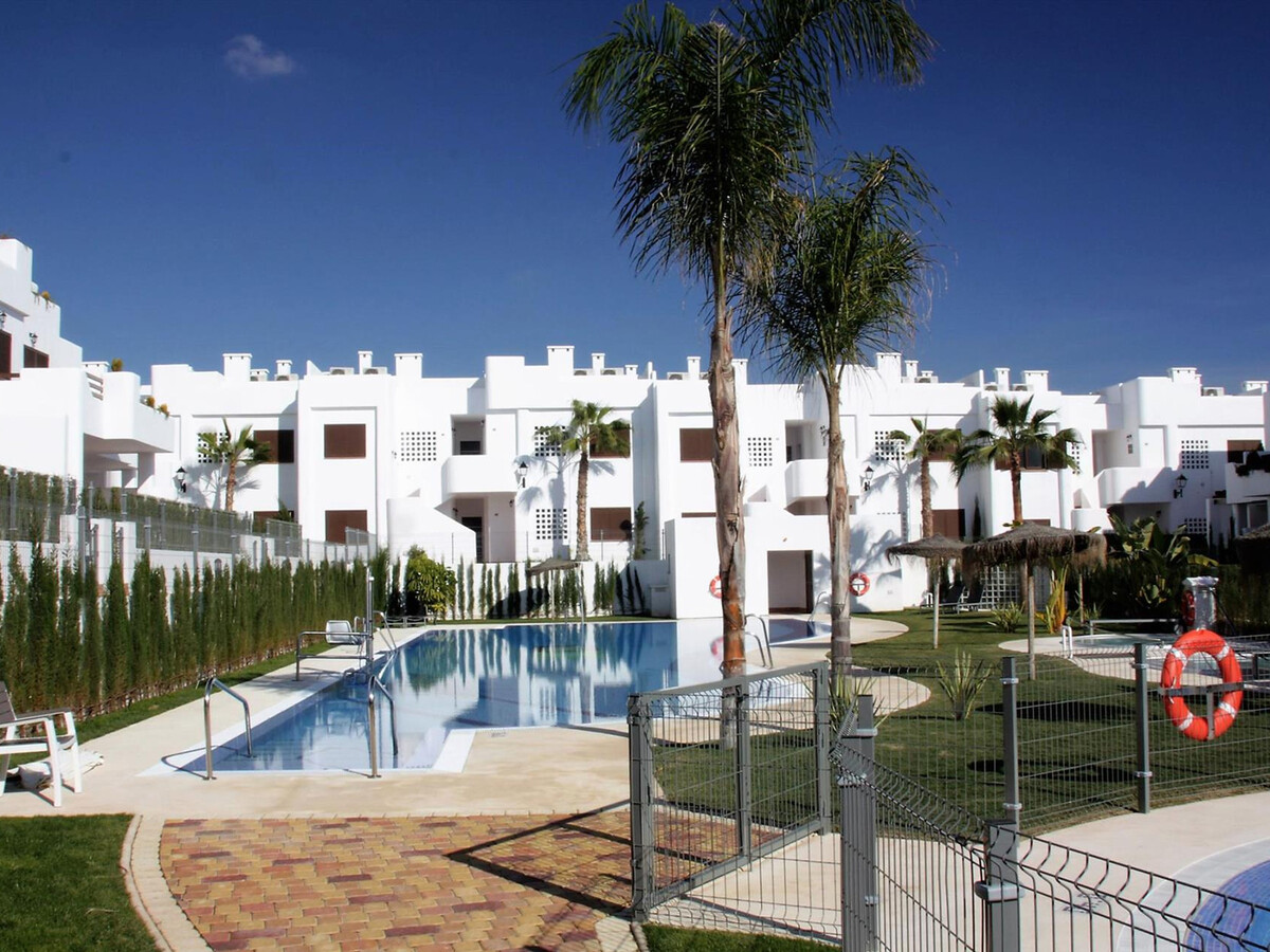 Appartement familial avec piscine commune près de la plage - Photo 25