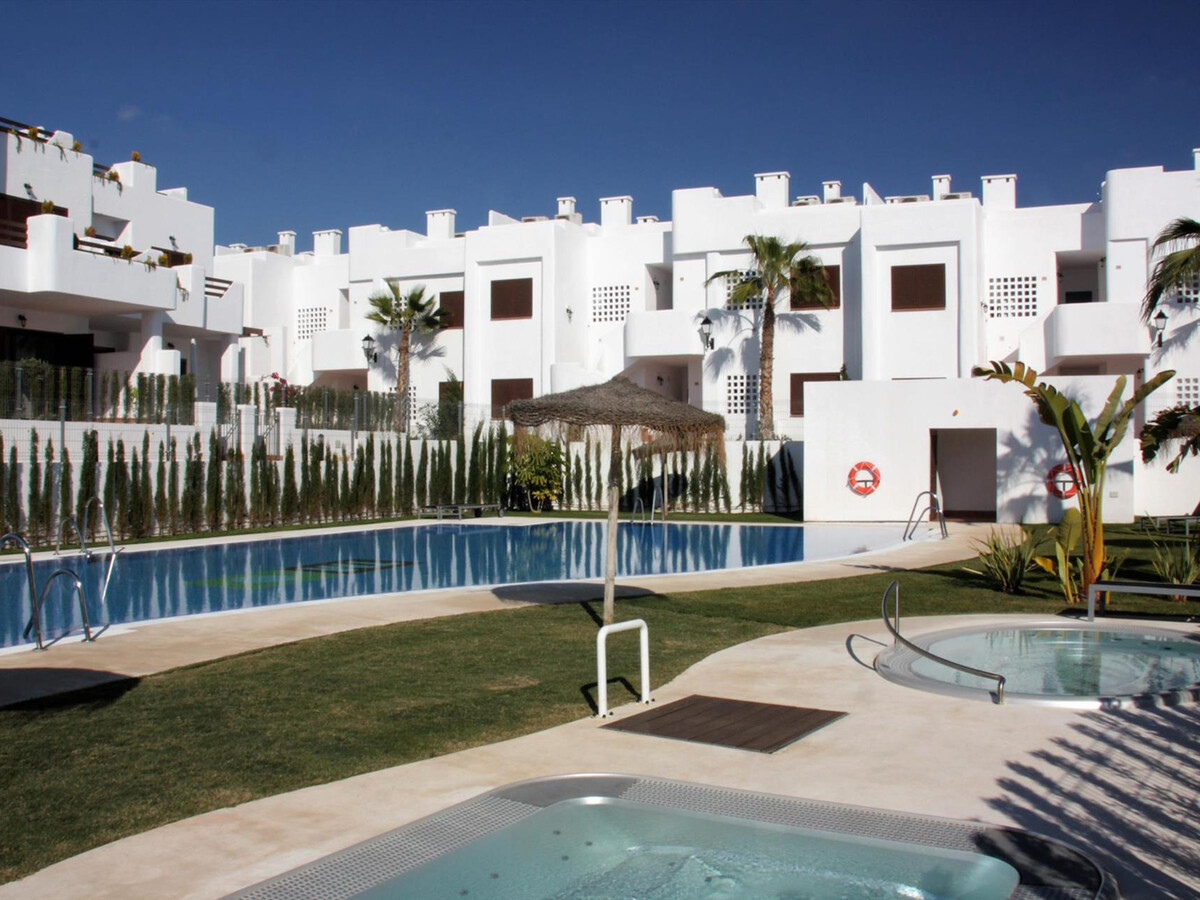 Appartement familial avec piscine commune près de la plage - Photo 27