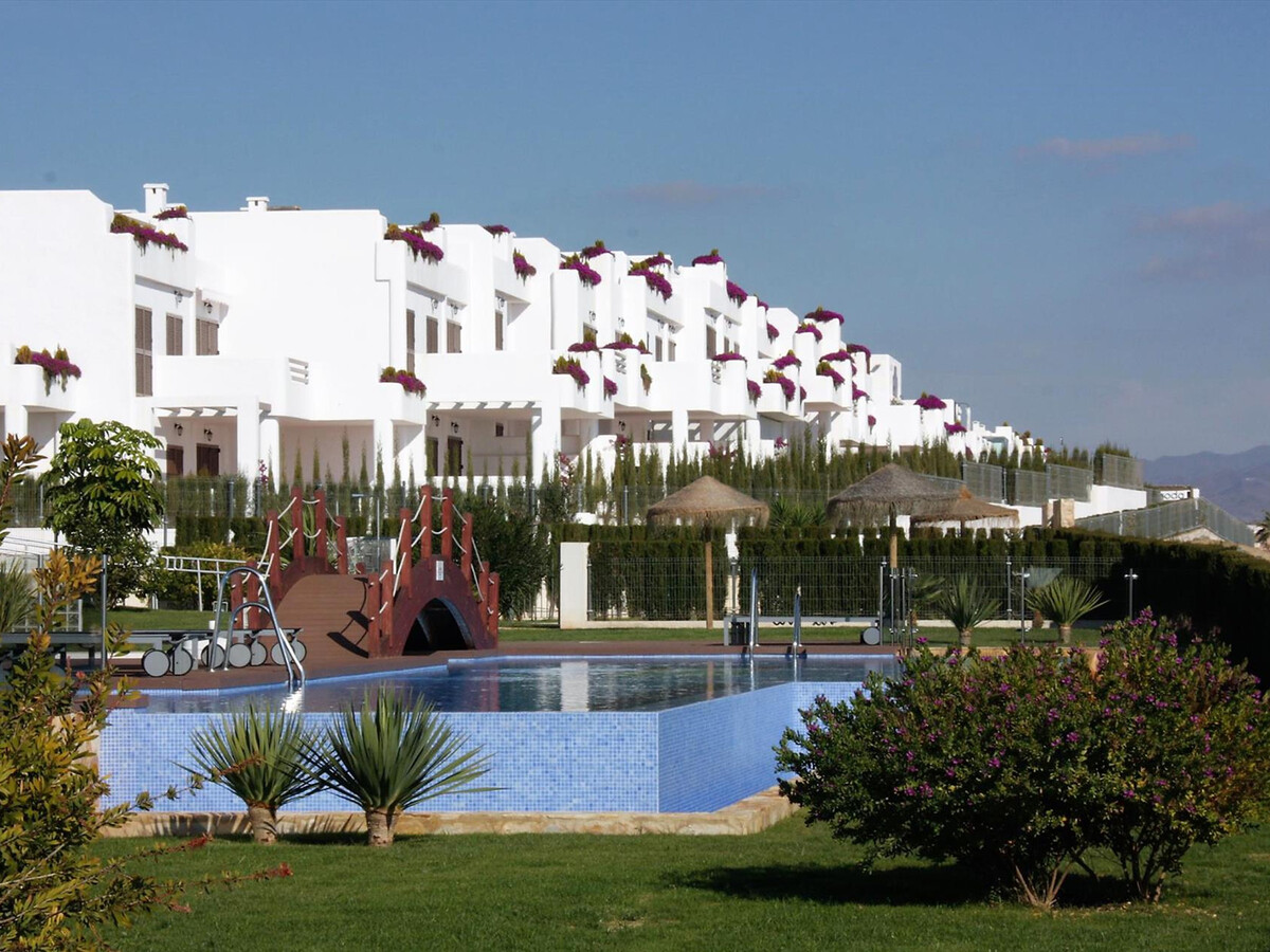 Appartement familial avec piscine commune près de la plage - Photo 31