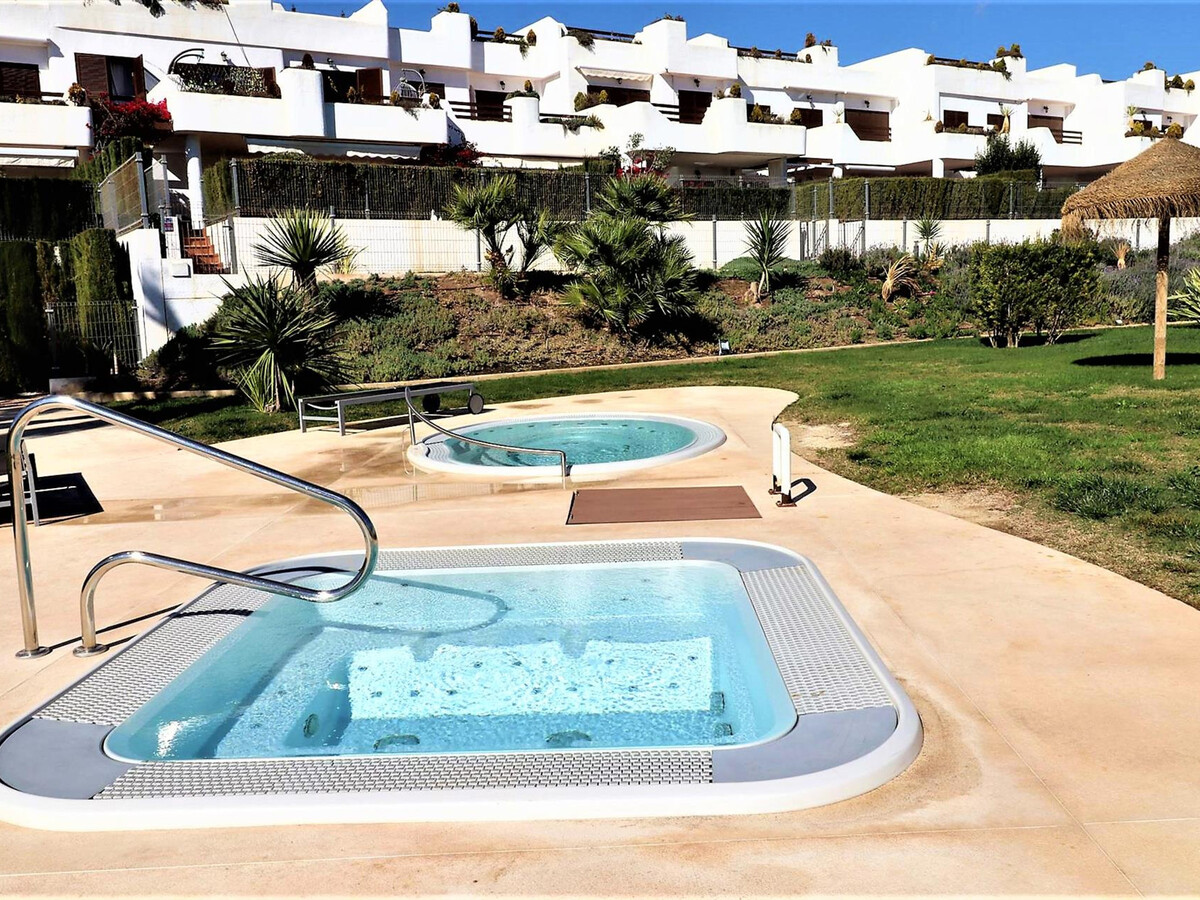 Appartement familial avec piscine commune près de la plage - Photo 33