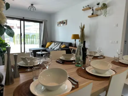 Appartement moderne près de la plage, climatisé, 2 chambres, avec jardin commun : photo 9