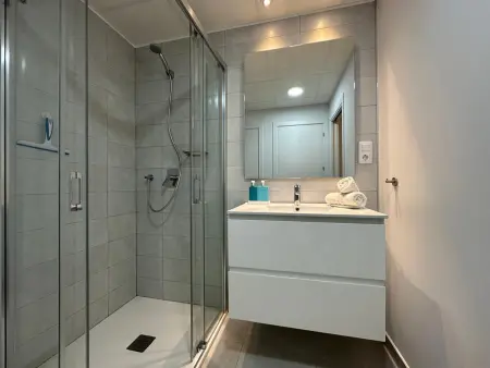 Appartement moderne près de la plage, climatisé, 2 chambres, avec jardin commun : photo 17