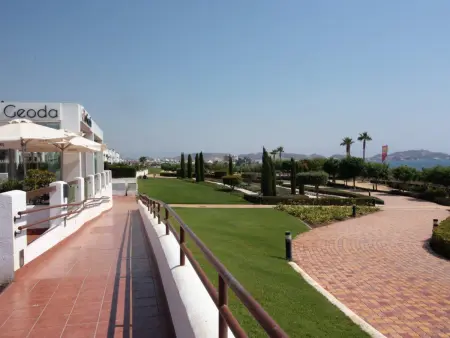 Appartement moderne près de la plage, climatisé, 2 chambres, avec jardin commun : photo 26