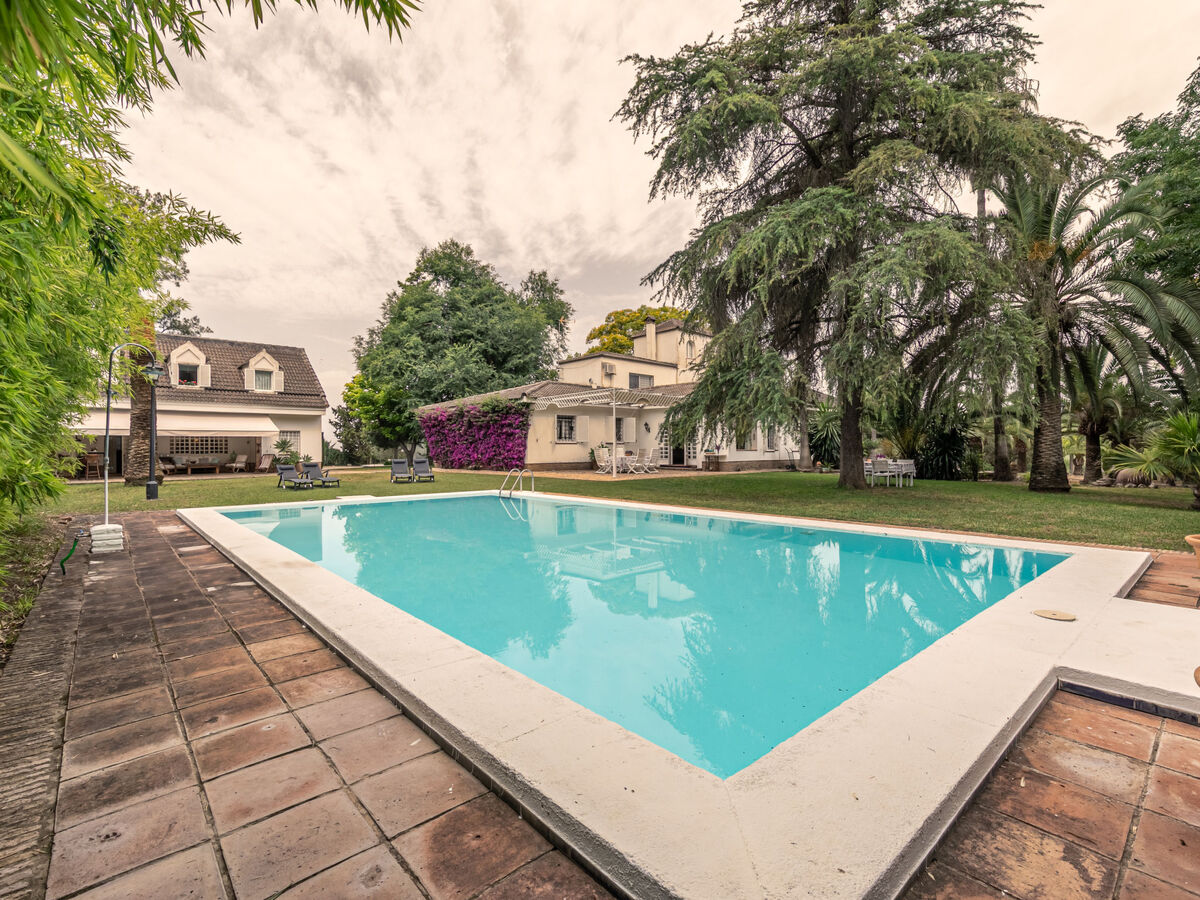 Villa Las Codornices – 500 m² et piscine à Sanlúcar la Mayor - Photo 1