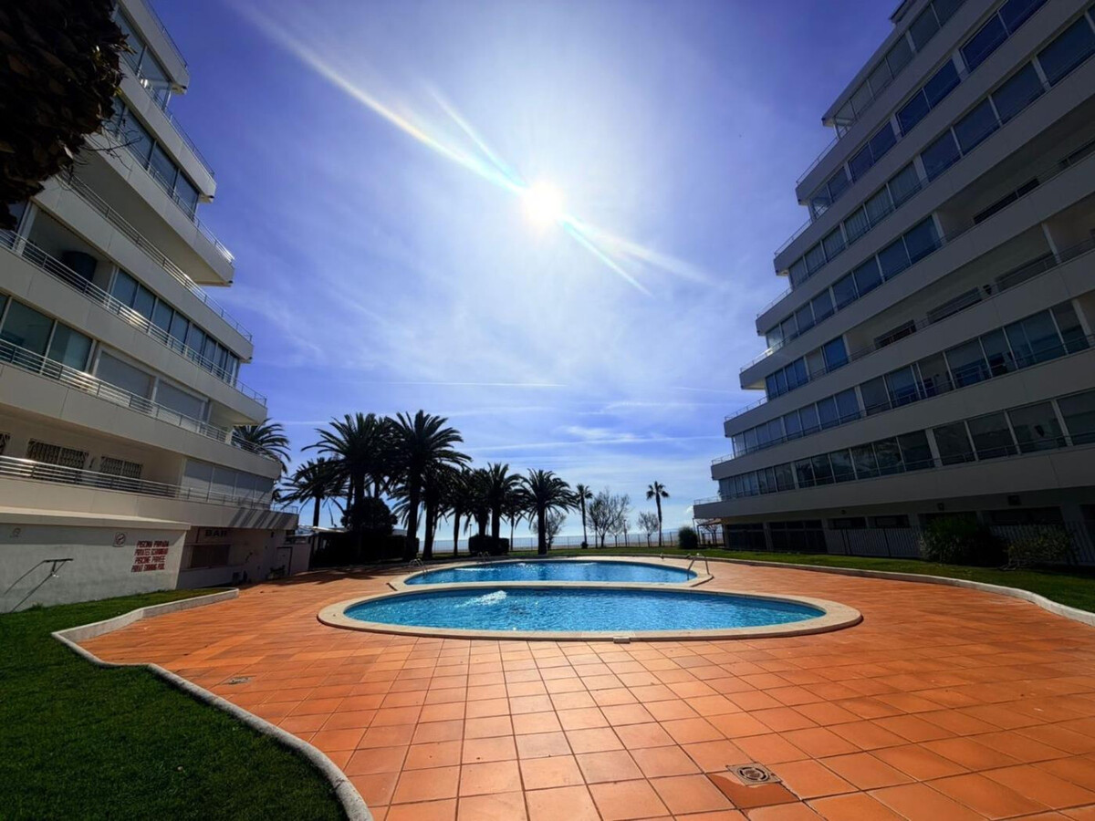 Studio rénové avec terrasse vue mer à 50m de plage - Photo 4