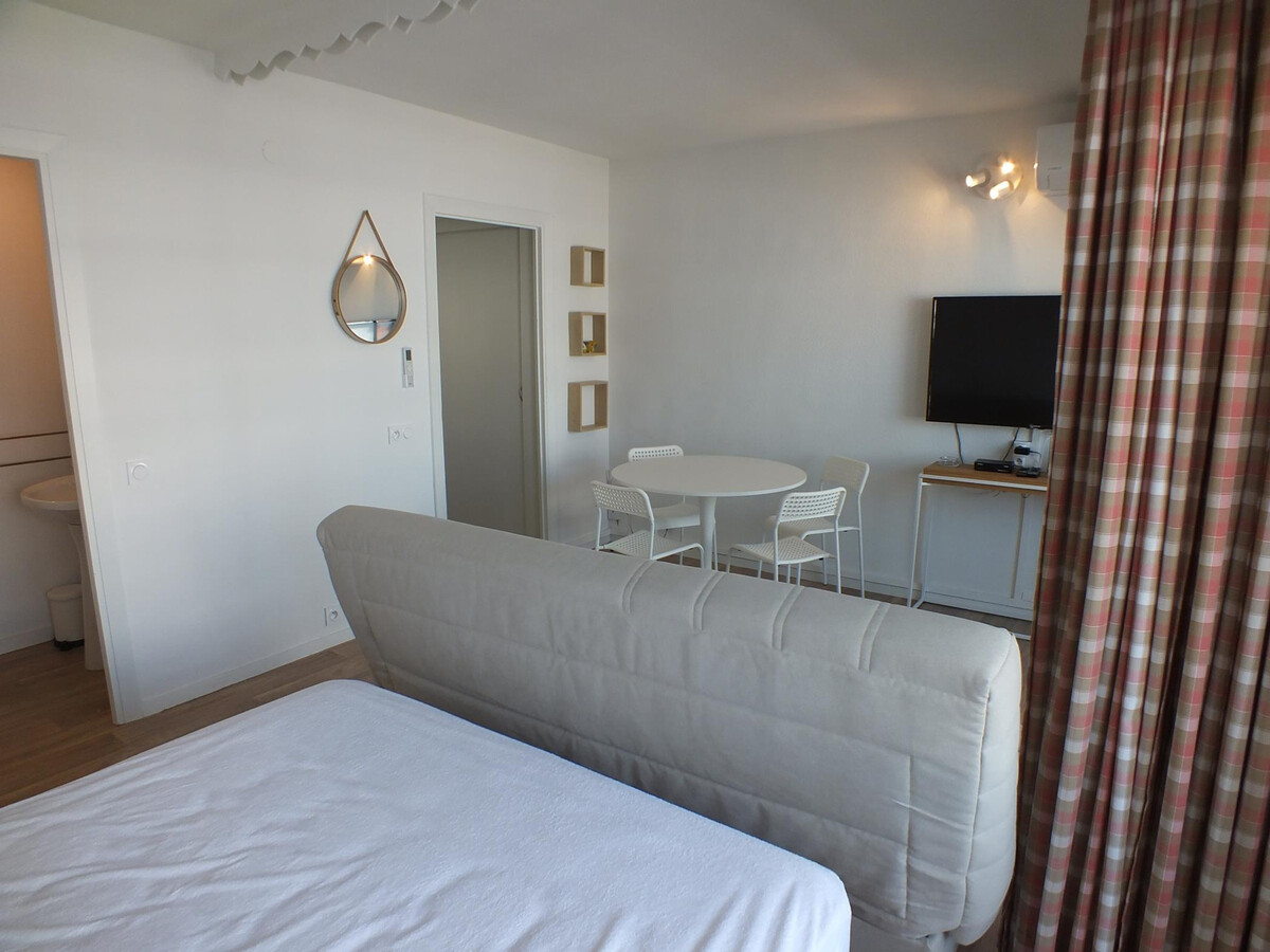 Studio rénové avec terrasse vue mer à 50m de plage - Photo 24