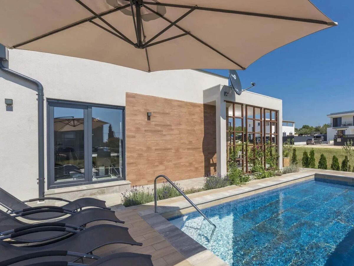 Maison Ljiljana avec piscine privée à Galižana - Photo 1