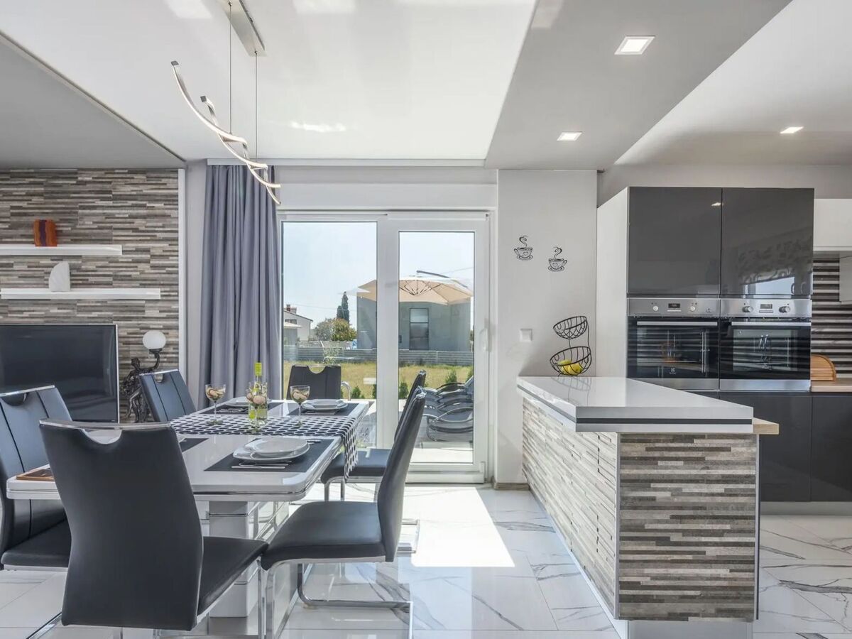 Maison Ljiljana avec piscine privée à Galižana - Photo 8