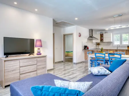 Maison Fanuko avec piscine privée à Malinska : photo 3