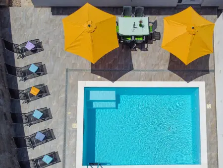 Maison Fanuko avec piscine privée à Malinska : photo 6