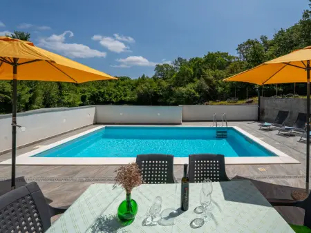 Maison Fanuko avec piscine privée à Malinska : photo 7