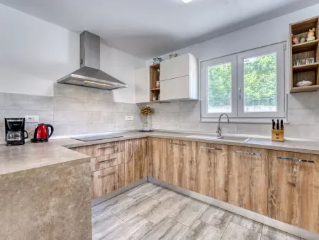 Maison Fanuko avec piscine privée à Malinska : photo 8
