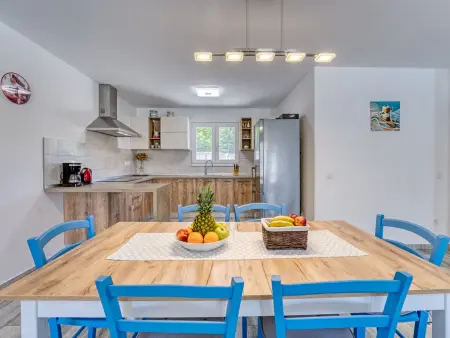 Maison Fanuko avec piscine privée à Malinska : photo 9