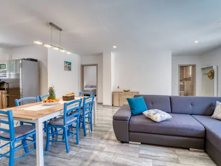 Maison Fanuko avec piscine privée à Malinska : photo 10