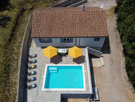 Maison Fanuko avec piscine privée à Malinska : photo 14