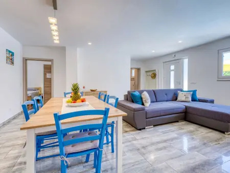 Maison Fanuko avec piscine privée à Malinska : photo 18