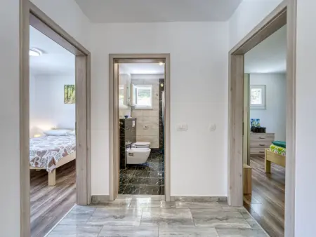 Maison Fanuko avec piscine privée à Malinska : photo 22