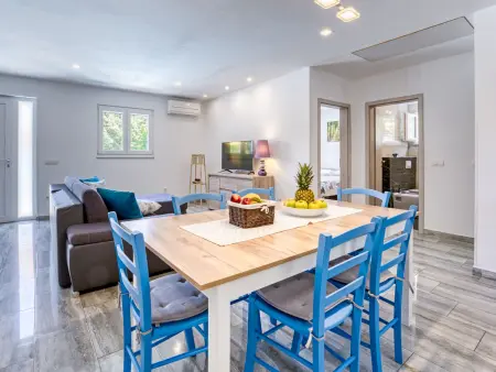 Maison Fanuko avec piscine privée à Malinska : photo 24