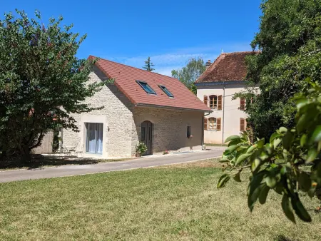 Location gite à Maizières, Charmant gîte indépendant avec jardin et activités familiales