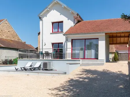 Location gite à Rigny, Maison rénovée au bord de la Saône avec terrasse et jardin