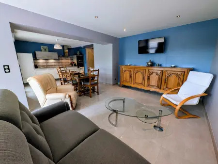 Maison rénovée au bord de la Saône avec terrasse et jardin - Photo 2