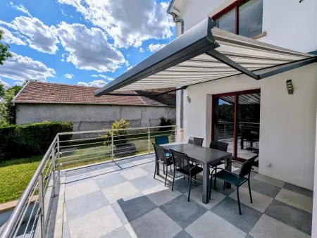 Maison rénovée au bord de la Saône avec terrasse et jardin - Photo 5