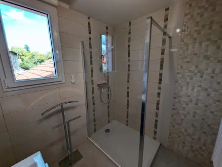 Maison rénovée au bord de la Saône avec terrasse et jardin - Photo 15