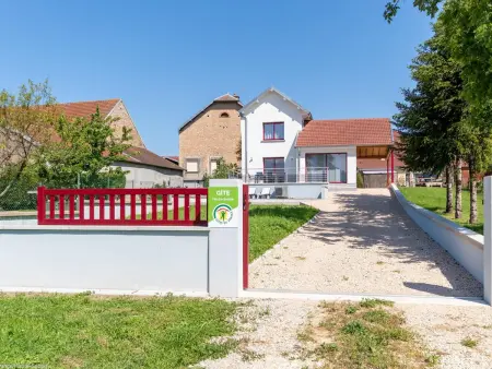 Maison rénovée au bord de la Saône avec terrasse et jardin - Photo 18