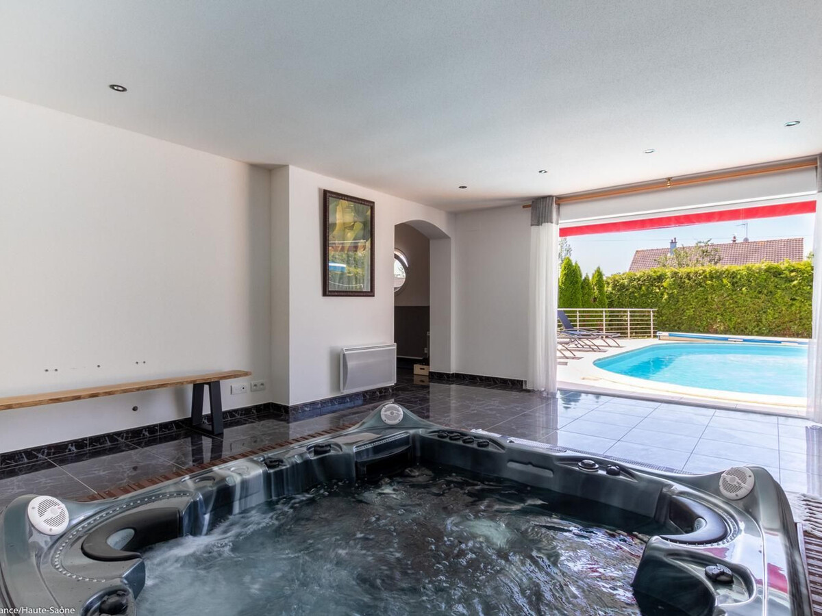 Le Saussis : gîte 4 chambres, piscine chauffée et jacuzzi - Photo 4