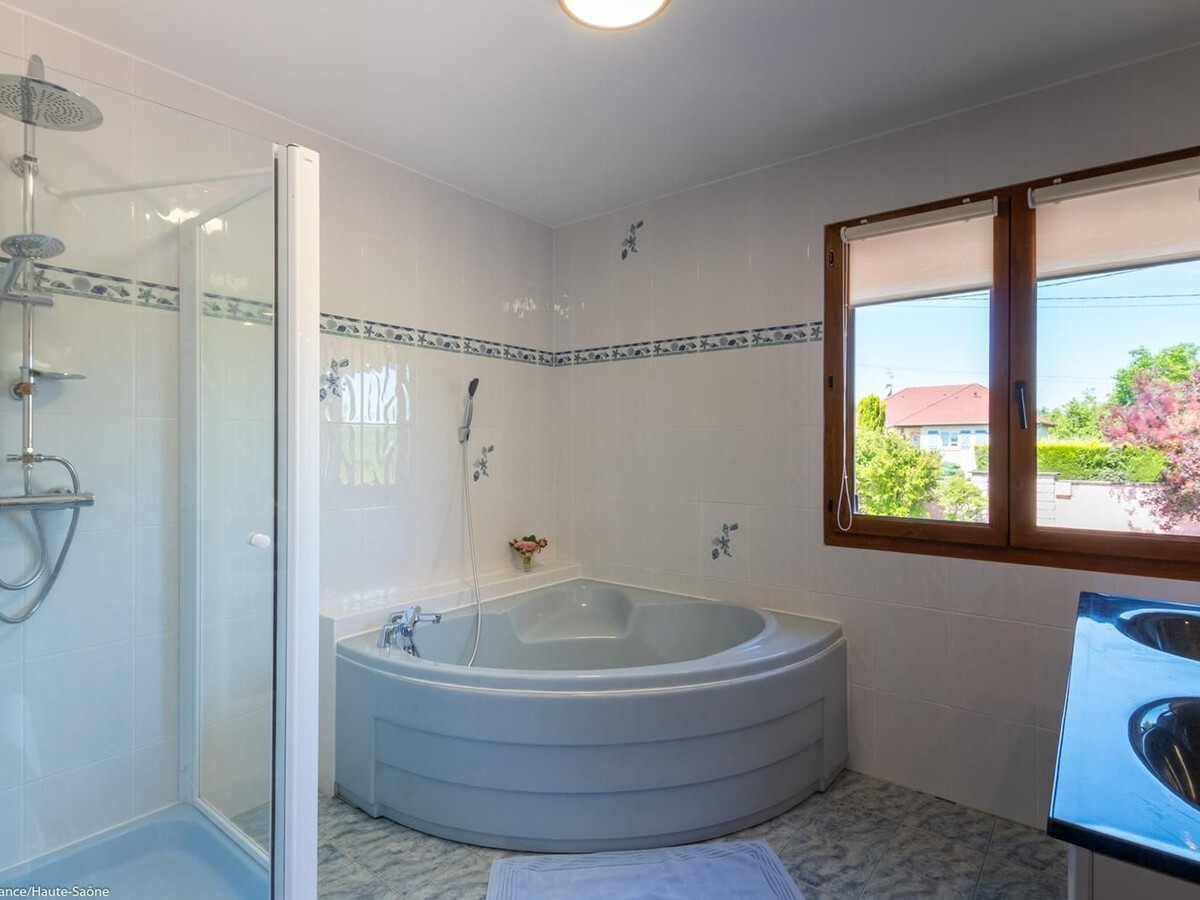 Le Saussis : gîte 4 chambres, piscine chauffée et jacuzzi - Photo 19